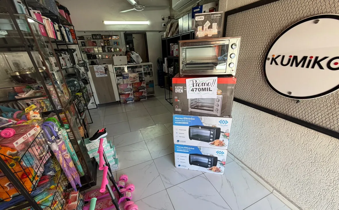 Salón de KUMiKO con hornos eléctricos, bazar y juguetería
